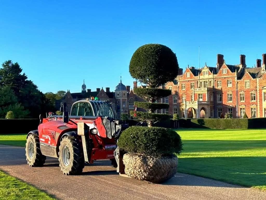 Hedgeworx team working at Sandringham