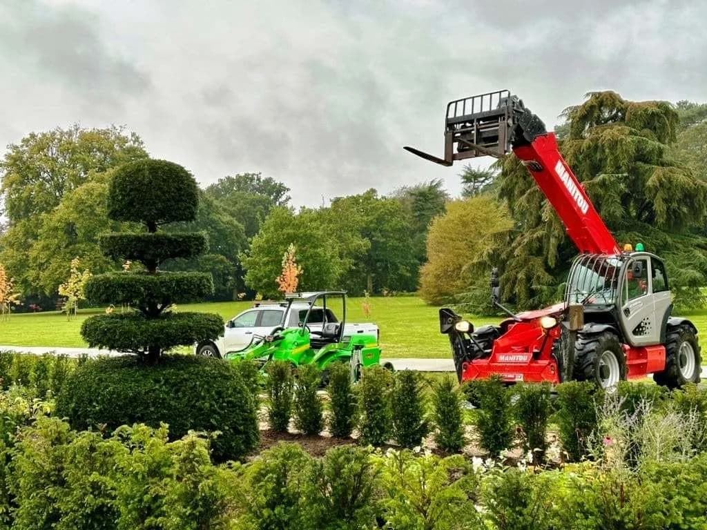 Manitou lifting topiary into position